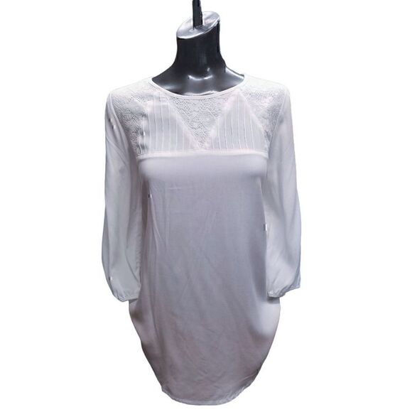 Blouse NEW! White 3/4 Sleeve Geometric Lace Detail Top - Picture 6 of 8
